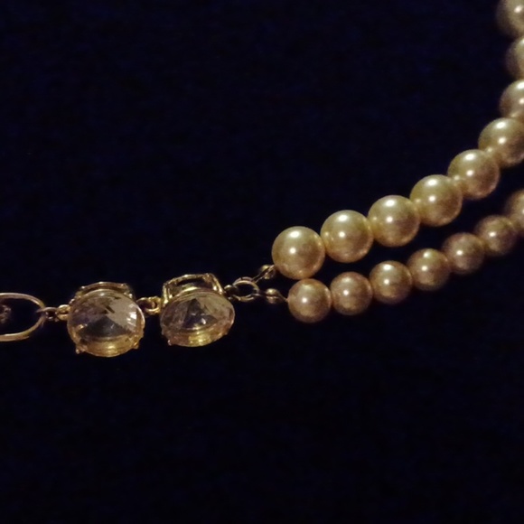 💝2/$20💝 Gorgeous White And Gold Tone Necklace by The Limited - Picture 3 of 5